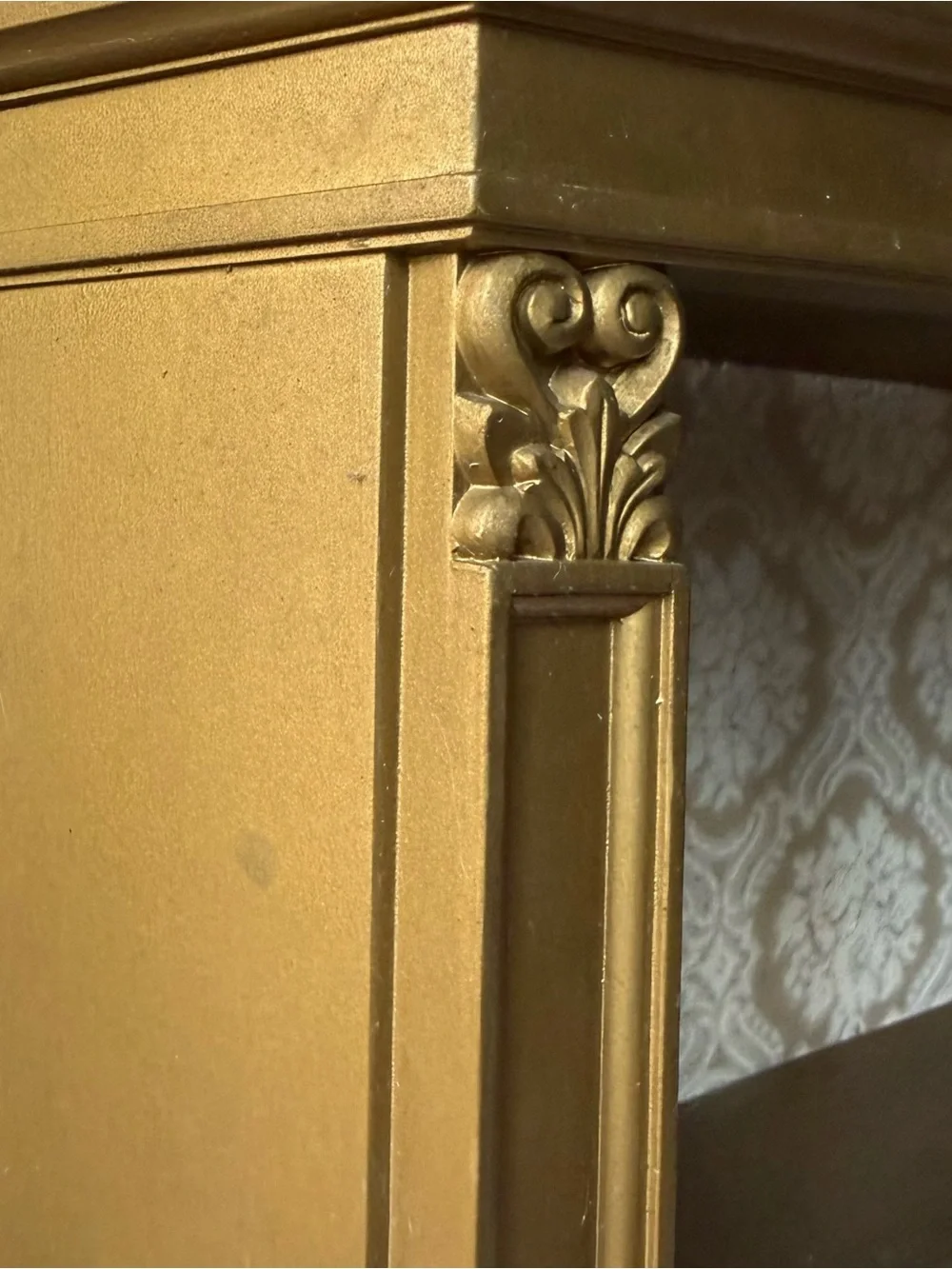 Vintage Syroco Hollywood Regency Ornate Gold Curio Wall Display Shelf